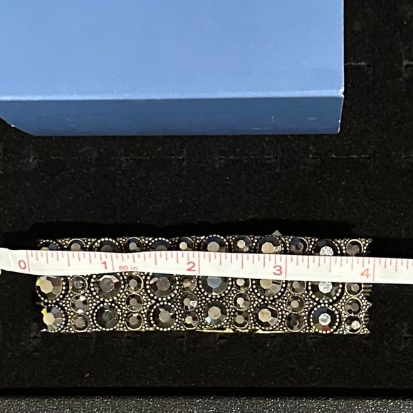 Antique Matt Gold Tone With Cut Crystals Lia Sophia “Twilight” Stretch Bracelet - Picture 12 of 12